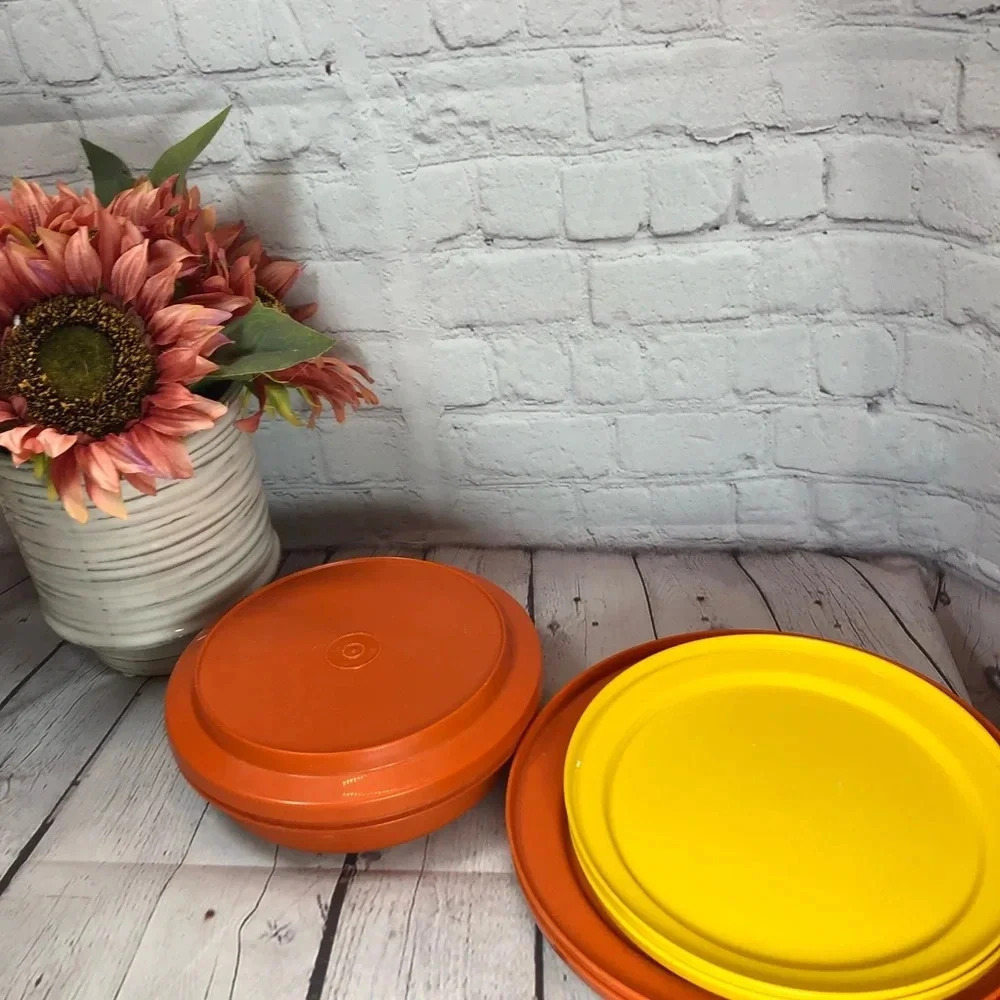 Vintage Tupperware small seal-n-serve bowl with extra lids